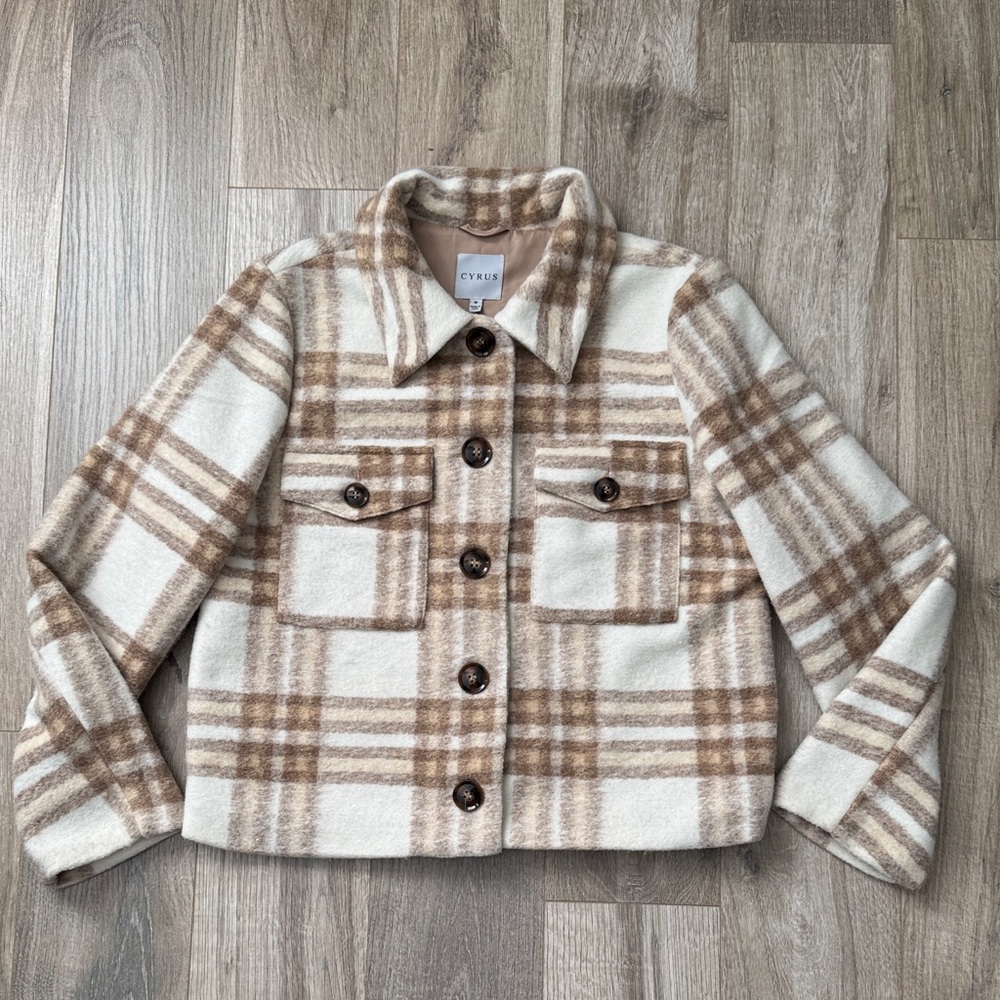 Cyrus Women’s Cream and Brown Plaid Shacket Jacket Size M